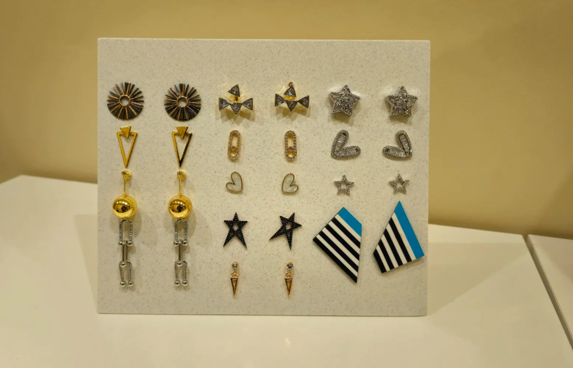 Earring Holder 2 — 3D printed by Moon Studio 3D